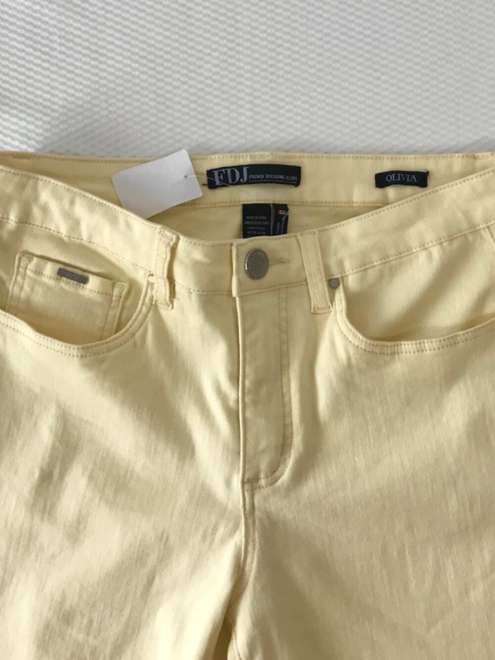 Soft Yellow Stretch Mid Rise Straight Leg Jeans - Size 6 - FDJ - NWT - Picture 6 of 12